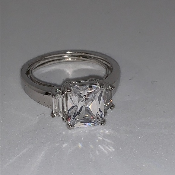 CZ Stunner! Square Cut Center Stone SPARKLE! 8/9 - Picture 1 of 3